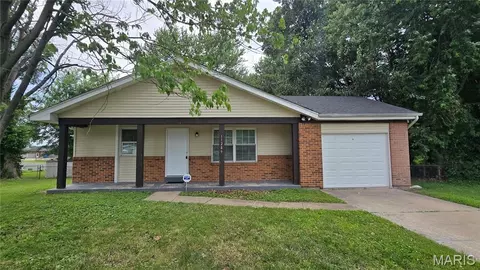 11289 Aspen Woods Dr, Saint Louis, MO 63138