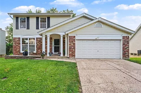 591 Summit Hills Dr, Fenton, MO 63026