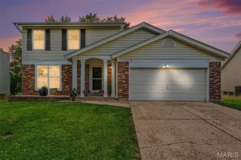 591 Summit Hills Dr, Fenton, MO 63026