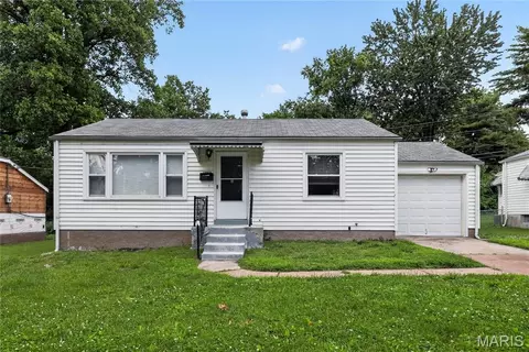 1053 Gabriel Dr, Saint Louis, MO 63137