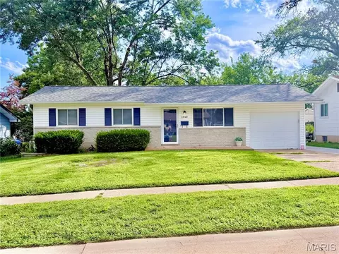 2040 David Dr, Florissant, MO 63031