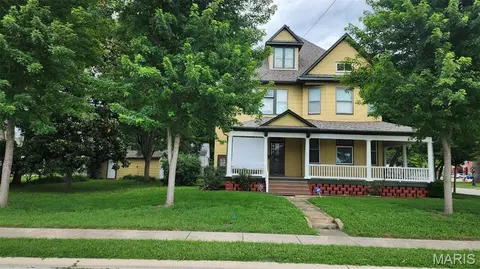 321 E Church St, Mascoutah, IL 62258