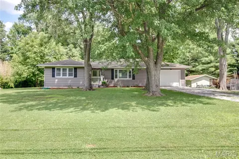6607 Wenzel Rd, Alton, IL 62002