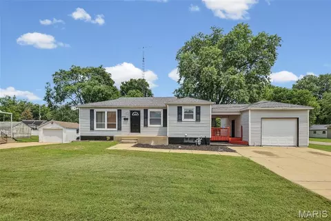 202 Byrn St, Troy, IL 62294