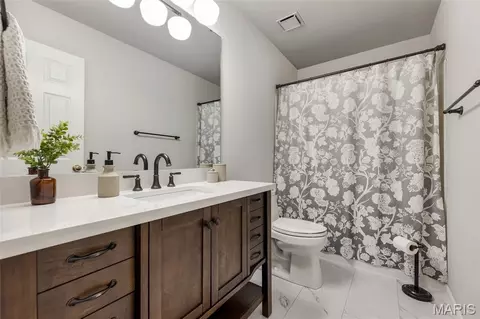 Bath - 724 Oaksdale Summit Ct, Wildwood, MO 63011 photo 6 of 9