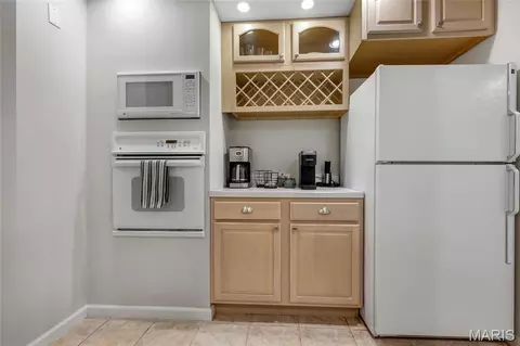 Kitchen - 724 Oaksdale Summit Ct, Wildwood, MO 63011 photo 8 of 8