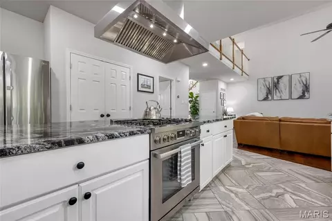 Kitchen - 724 Oaksdale Summit Ct, Wildwood, MO 63011 photo 4 of 8