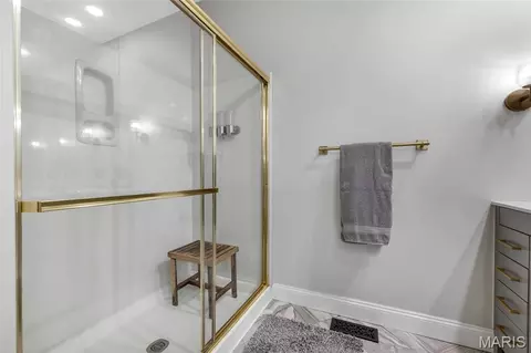 Bath - 724 Oaksdale Summit Ct, Wildwood, MO 63011 photo 5 of 9