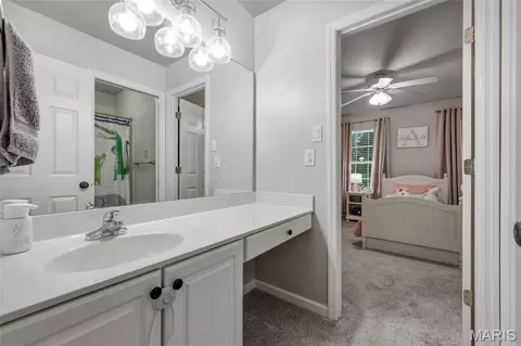 Bath - 724 Oaksdale Summit Ct, Wildwood, MO 63011 photo 7 of 9