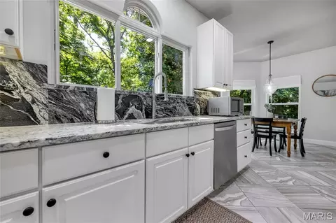 Kitchen - 724 Oaksdale Summit Ct, Wildwood, MO 63011 photo 3 of 8