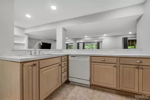 Kitchen - 724 Oaksdale Summit Ct, Wildwood, MO 63011 photo 7 of 8