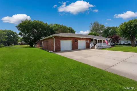 Exterior - 702 N 4th St, Benld, IL 62009 photo 10 of 10