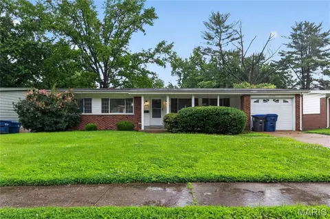 3625 Hambletonian Dr, Florissant, MO 63033