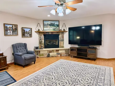 Living - 1205 N Hickory St, Dexter, MO 63841 photo 1 of 2