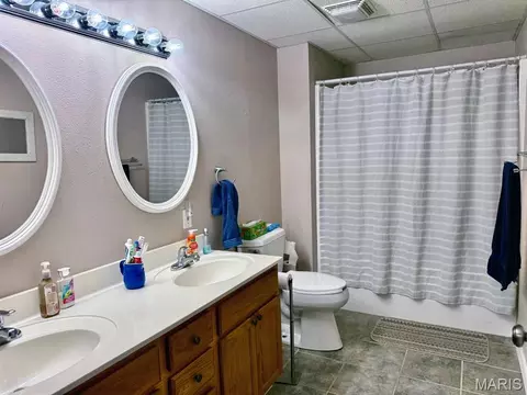 Bath - 1205 N Hickory St, Dexter, MO 63841 photo 3 of 3