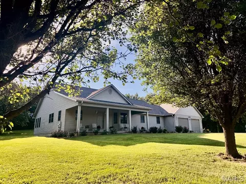 1205 N Hickory St, Dexter, MO 63841