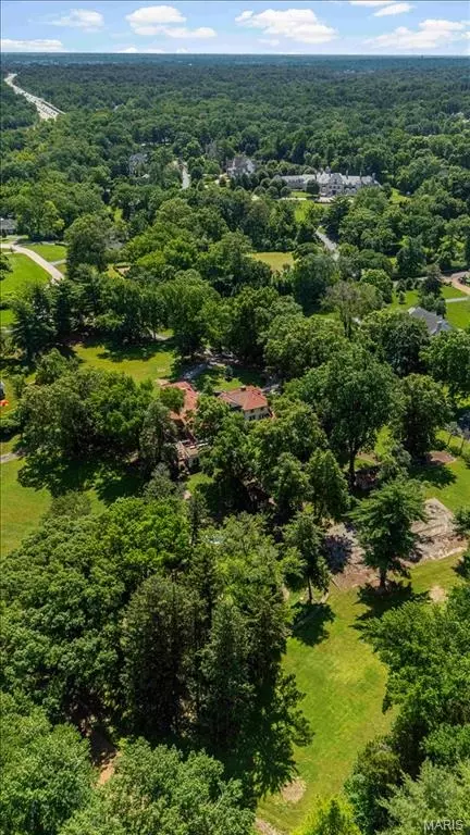 1601 S Warson Rd, Ladue, MO 63124