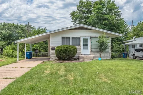 10205 Gourock Dr, Saint Louis, MO 63137