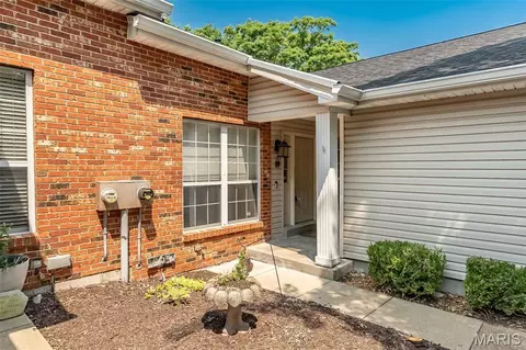 Exterior - 817 Woodside Trails Dr, Ballwin, MO 63021 photo 2 of 7