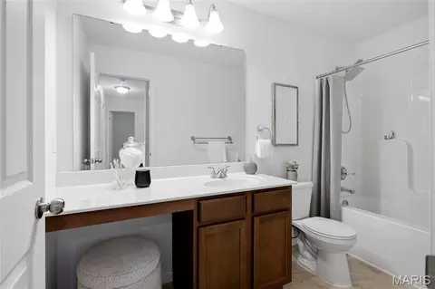 Bath - 1307 Bloomfield Dr, Eureka, MO 63025 photo 4 of 4
