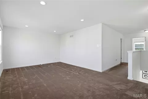 Living - 1307 Bloomfield Dr, Eureka, MO 63025 photo 4 of 5