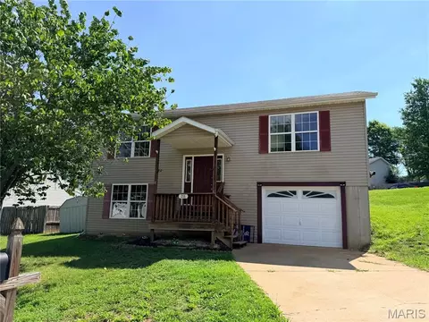 218 Grand Central Dr, Union, MO 63084