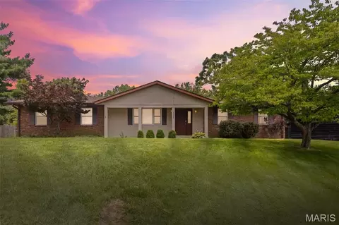 2002 Lemontree Ln, Collinsville, IL 62234