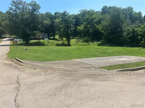 319 N Martha St, Marquand, MO 63655