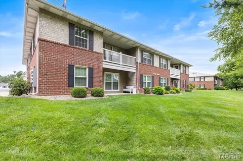 406 S Church St #416, Saint Peters, MO 63376