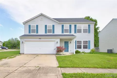 1400 Royal Forest Dr, Mascoutah, IL 62258