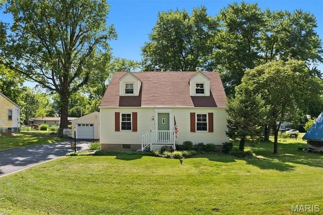 25 Roselawn Ave, Fairview Heights, IL 62208