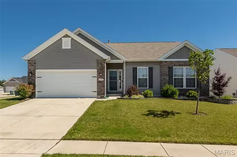 393 Victory Height Dr, Wentzville, MO 63385