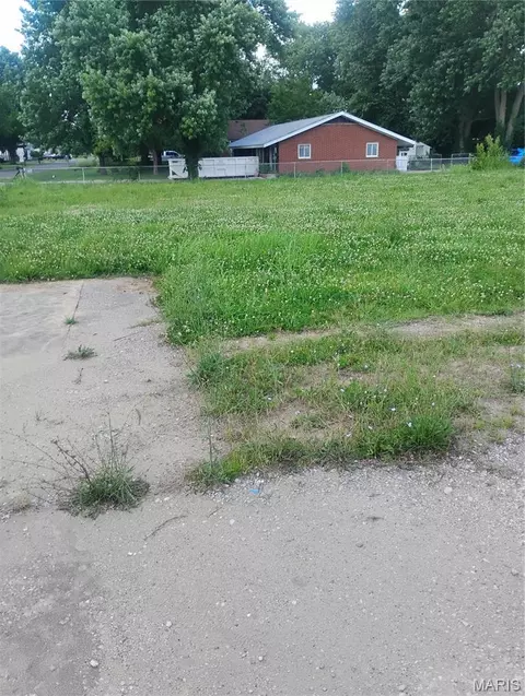 0 E Chain Of Rocks Rd, Granite City, IL 62040