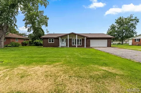 3 Park St, Freeburg, IL 62243