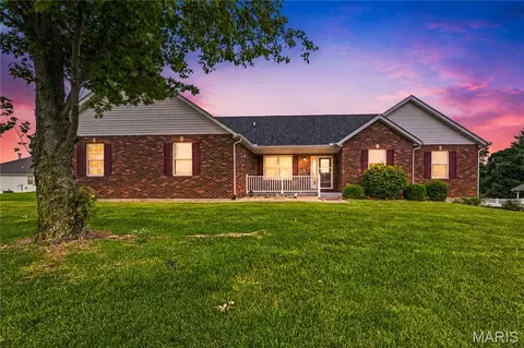 818 E Wood Dr, Columbia, IL 62236