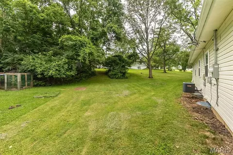Exterior - 250 Sunset Dr, Ballwin, MO 63011 photo 4 of 6