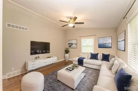 Living - 250 Sunset Dr, Ballwin, MO 63011 photo 2 of 6
