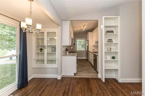 Dining - 250 Sunset Dr, Ballwin, MO 63011 photo 3 of 3