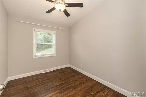 Bedroom - 250 Sunset Dr, Ballwin, MO 63011 photo 3 of 7