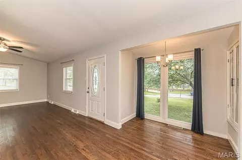 Living - 250 Sunset Dr, Ballwin, MO 63011 photo 6 of 6