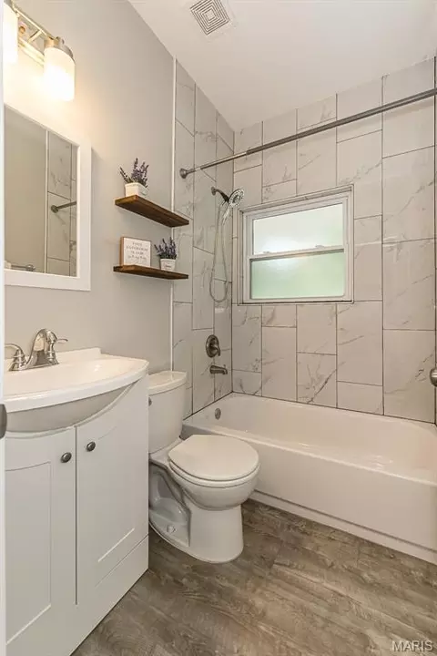 Bath - 250 Sunset Dr, Ballwin, MO 63011 photo 1 of 1