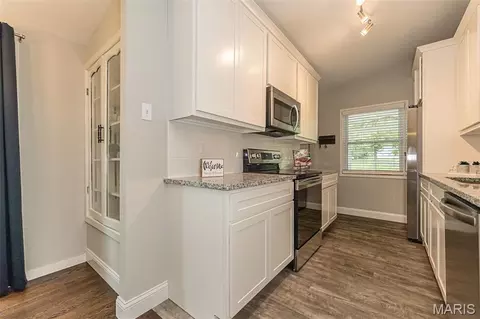 Kitchen - 250 Sunset Dr, Ballwin, MO 63011 photo 2 of 3