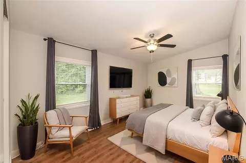 Bedroom - 250 Sunset Dr, Ballwin, MO 63011 photo 6 of 7