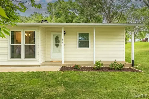 Exterior - 250 Sunset Dr, Ballwin, MO 63011 photo 3 of 6