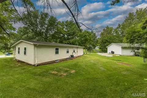 Exterior - 250 Sunset Dr, Ballwin, MO 63011 photo 6 of 6