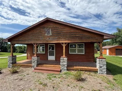 Exterior - 519 E Walnut St, Perry, MO 63462 photo 2 of 4