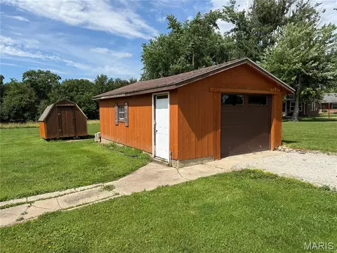 Exterior - 519 E Walnut St, Perry, MO 63462 photo 4 of 4
