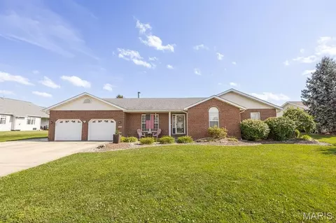 310 Coventry Way, Highland, IL 62249
