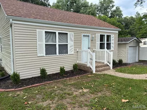 210 W School St W, Fairview Heights, IL 62208