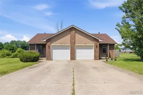33 Fox Meadow Ln, Glen Carbon, IL 62034